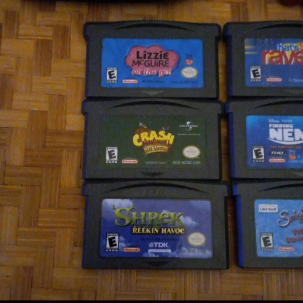 Nintendo Game Boy Advance SP w/10 Games, Charger and Carrying Case 2002
